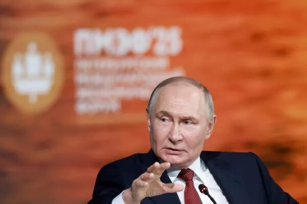 Путин «запретил» рецессию в России Путин «запретил» рецессию в России
