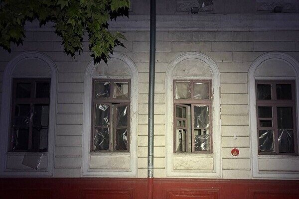 Горит Привоз, есть разрушения в историческом центре: последствия ночного удара по Одессе (обновлено) Горит Привоз, есть разрушения в историческом центре: последствия ночного удара по Одессе (обновлено)
