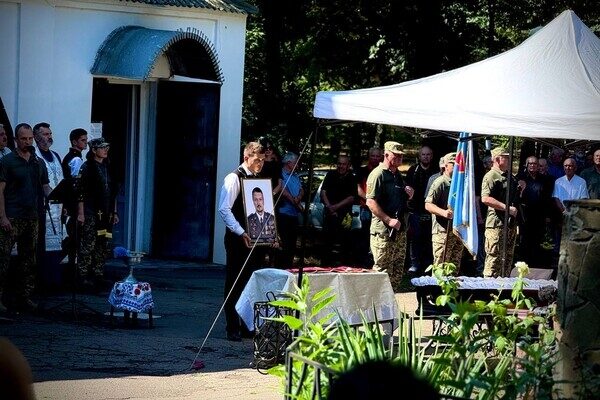 В Одессе провели в последний путь военного и директора авиаклуба Константина Оборина В Одессе провели в последний путь военного и директора авиаклуба Константина Оборина