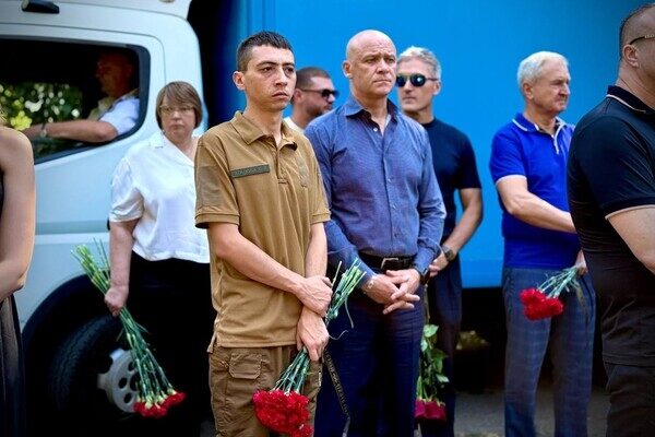 В Одессе провели в последний путь военного и директора авиаклуба Константина Оборина В Одессе провели в последний путь военного и директора авиаклуба Константина Оборина