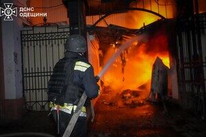 Горит Привоз, есть разрушения в историческом центре: последствия ночного удара по Одессе (обновлено) Горит Привоз, есть разрушения в историческом центре: последствия ночного удара по Одессе (обновлено)