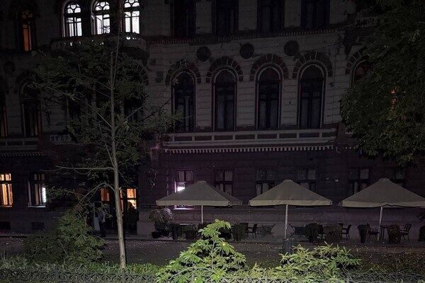 Горит Привоз, есть разрушения в историческом центре: последствия ночного удара по Одессе (обновлено) Горит Привоз, есть разрушения в историческом центре: последствия ночного удара по Одессе (обновлено)
