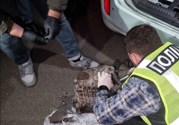 Кокаин в багажнике и домашняя плантация конопли: в Одессе разоблачили наркодельца Кокаин в багажнике и домашняя плантация конопли: в Одессе разоблачили наркодельца
