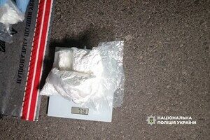 Кокаин в багажнике и домашняя плантация конопли: в Одессе разоблачили наркодельца Кокаин в багажнике и домашняя плантация конопли: в Одессе разоблачили наркодельца