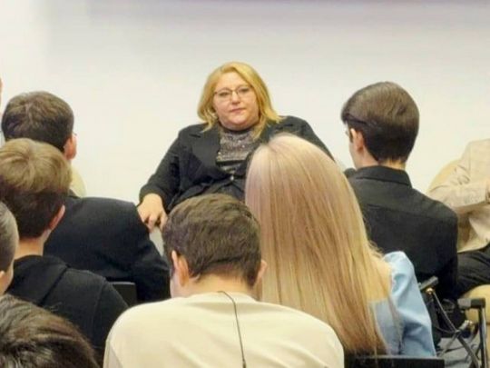 Євродепутатка з Румунії пригрозила Зеленському «переламати ноги»