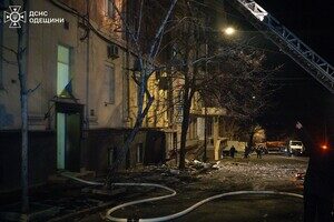 Пожар в доме и повреждение лицея: последствия вечернего обстрела Одессы Пожар в доме и повреждение лицея: последствия вечернего обстрела Одессы
