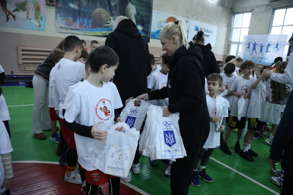 В СДЮСШОР імені Літвака відбулося велике спортивне свято для дітей В СДЮСШОР імені Літвака відбулося велике спортивне свято для дітей