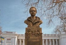 Птушкин вместо Пушкина: в Одессе предлагают установить новый памятник возле мэрии