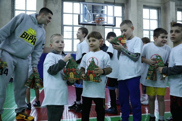 В СДЮСШОР імені Літвака відбулося велике спортивне свято для дітей В СДЮСШОР імені Літвака відбулося велике спортивне свято для дітей