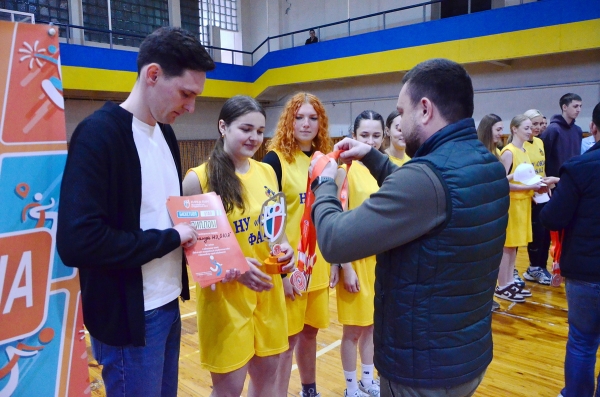 Баскетбол. Стали відомі переможці змагань «Пліч-о-пліч студентські ліги» в Одеській області Баскетбол. Стали відомі переможці змагань «Пліч-о-пліч студентські ліги» в Одеській області