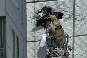 Попал, но не сдетонировал: Одессе БпЛА застрял в стене многоэтажки Попал, но не сдетонировал: Одессе БпЛА застрял в стене многоэтажки