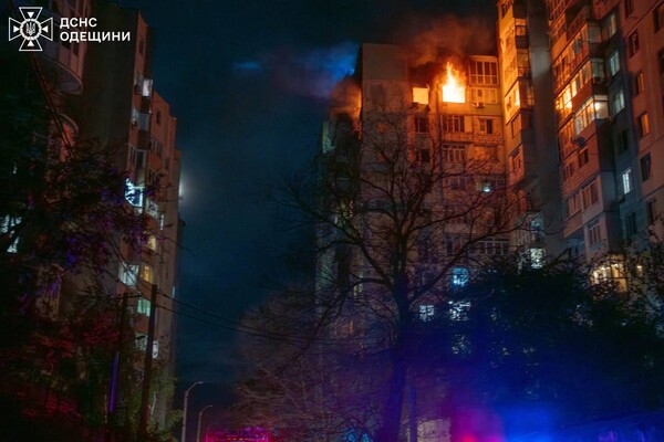 РФ обстреляла жилые дома в Хаджибейском районе Одессы: пострадали люди РФ обстреляла жилые дома в Хаджибейском районе Одессы: пострадали люди