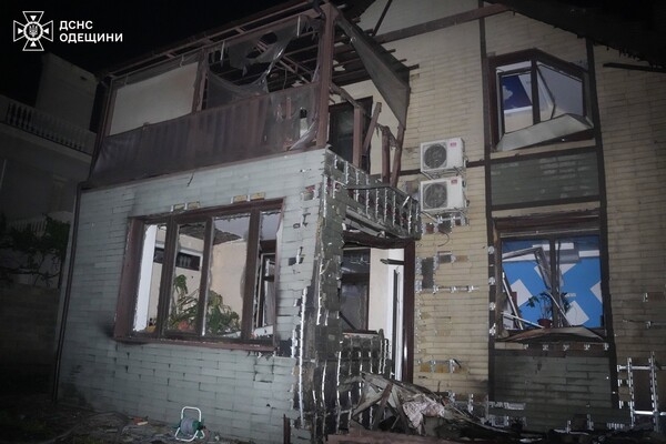 Ночной удар по Одесскому району: пострадал человек Ночной удар по Одесскому району: пострадал человек